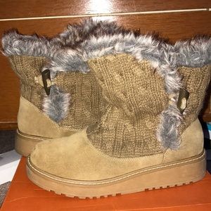 Women's suede and faux fur single button boots